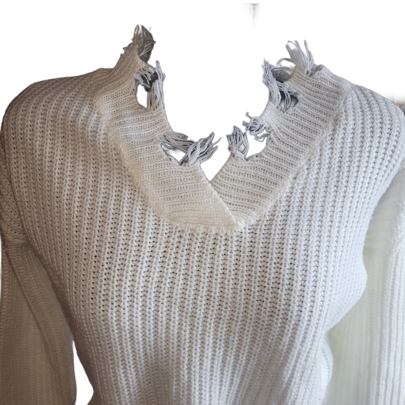 Streetwear Society Distressed White Knit Sweater with Fringed Ends S - Picture 2 of 7